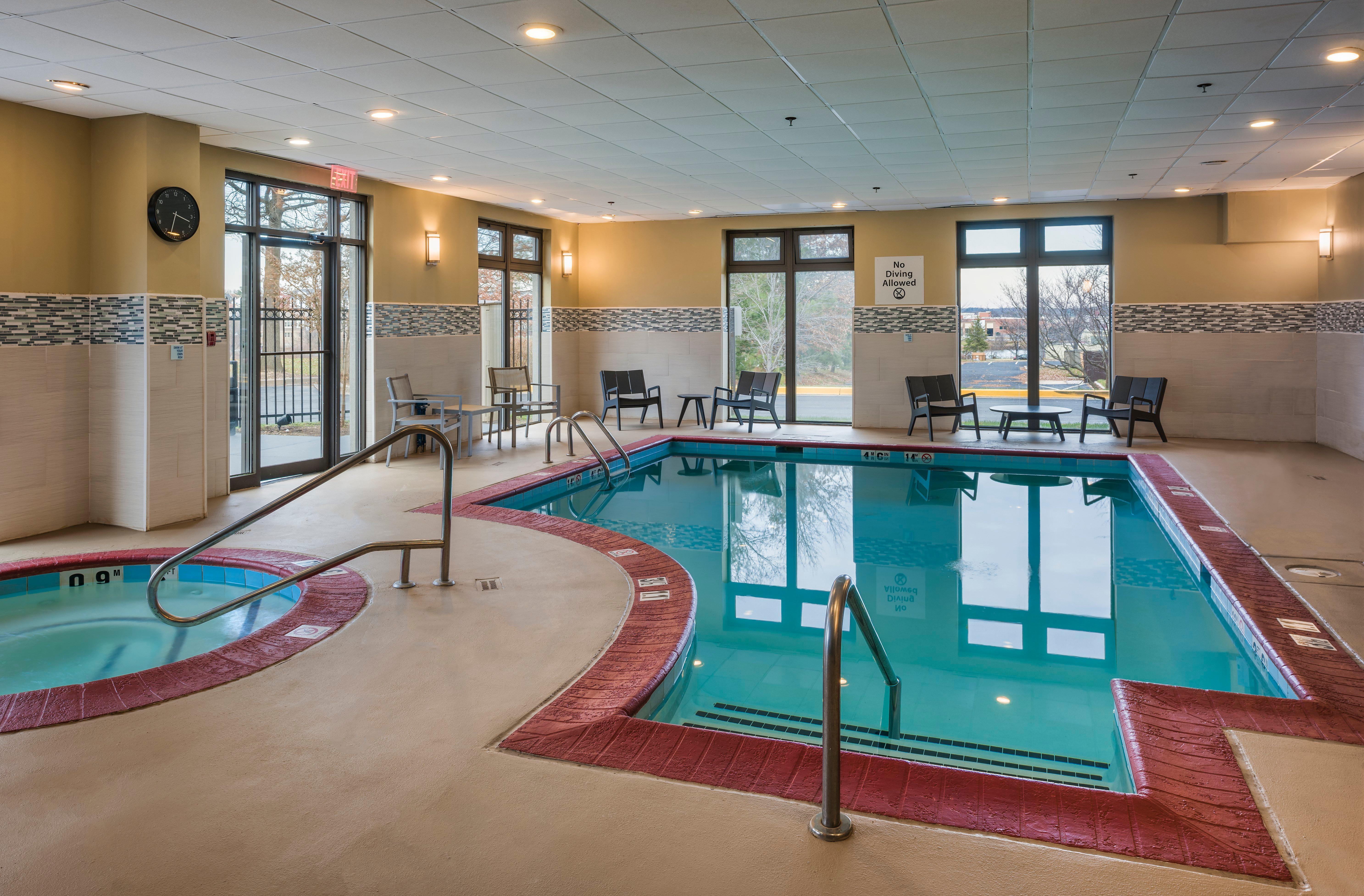 Holiday Inn Express & Suites Laurel Lakes By Ihg Exterior foto